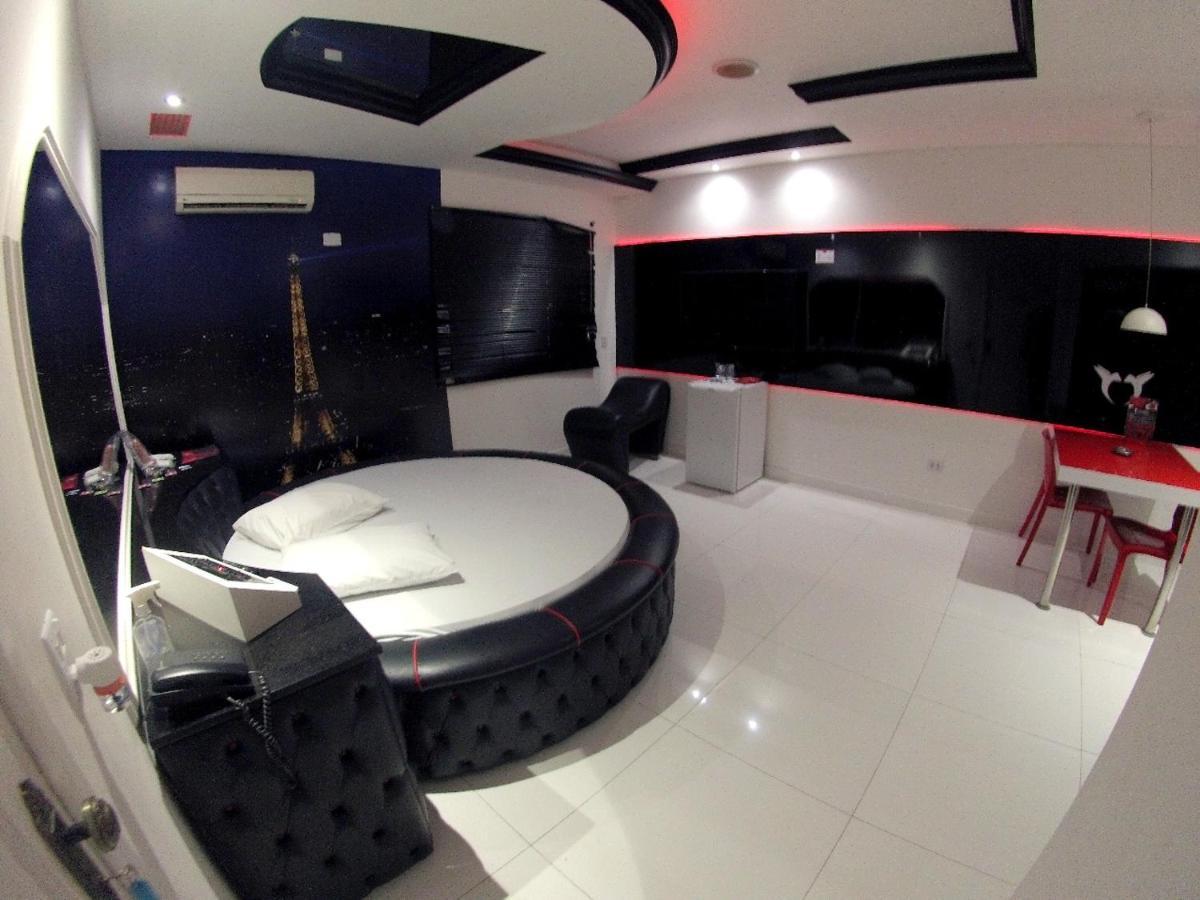 Motel Libidus Жоїнвіль Екстер'єр фото